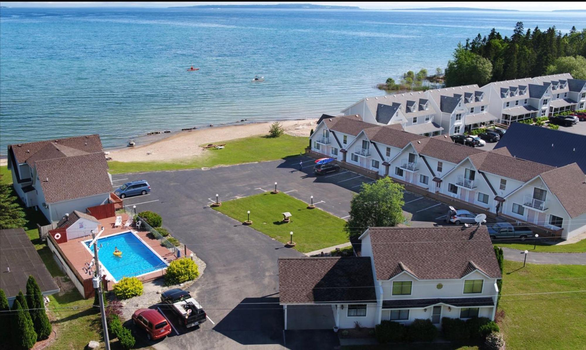 Bridgeview Motel Маккино Сити Экстерьер фото