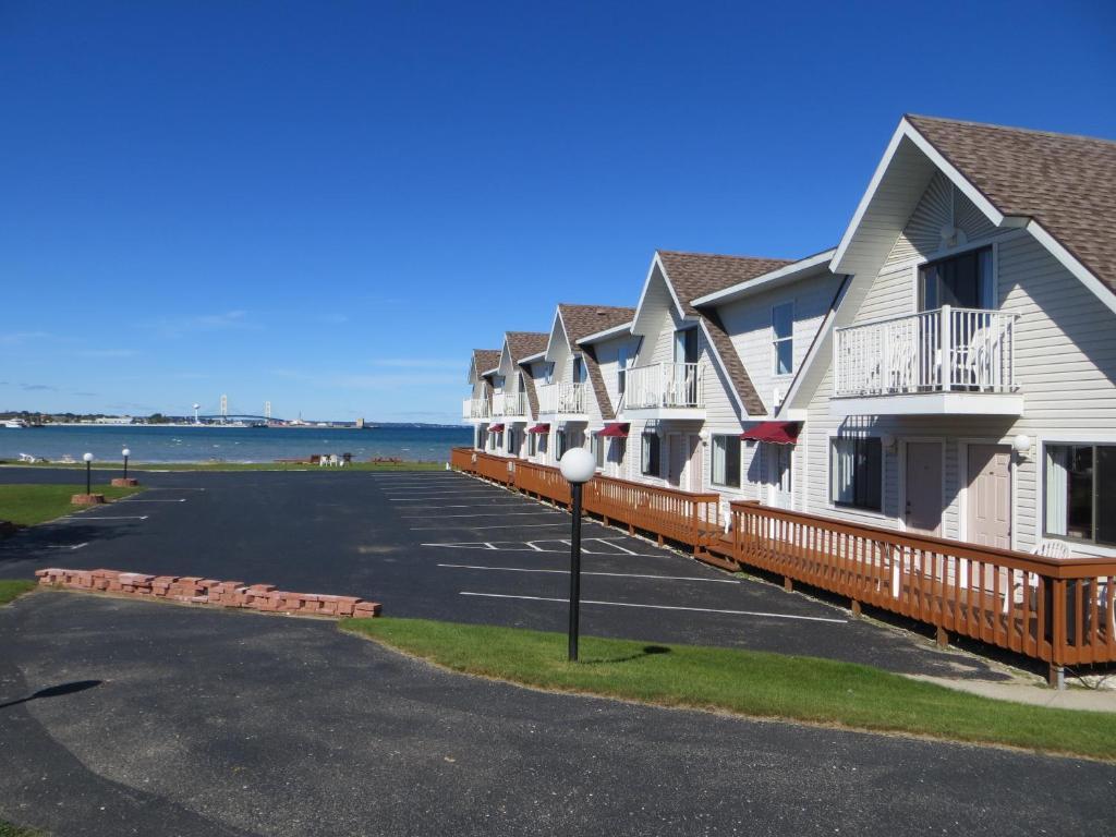 Bridgeview Motel Маккино Сити Экстерьер фото
