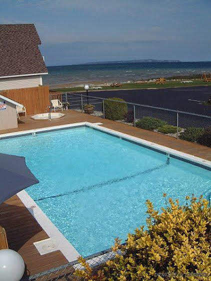 Bridgeview Motel Маккино Сити Удобства фото